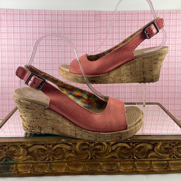 CROCS wedge sandals. - Picture 4 of 14